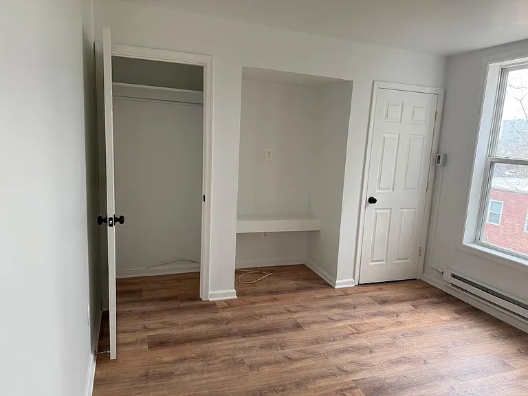 439 W Bringhurst St #C — Photo 7