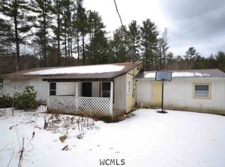 29 Stacy St, Warrensburg, NY 12885