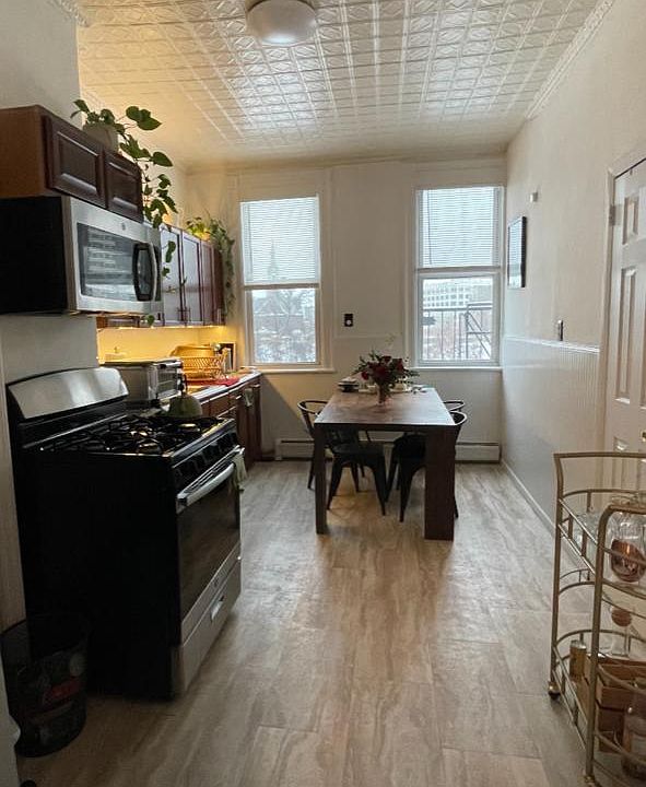 2nd image of 143 Saint Pauls Ave #3R