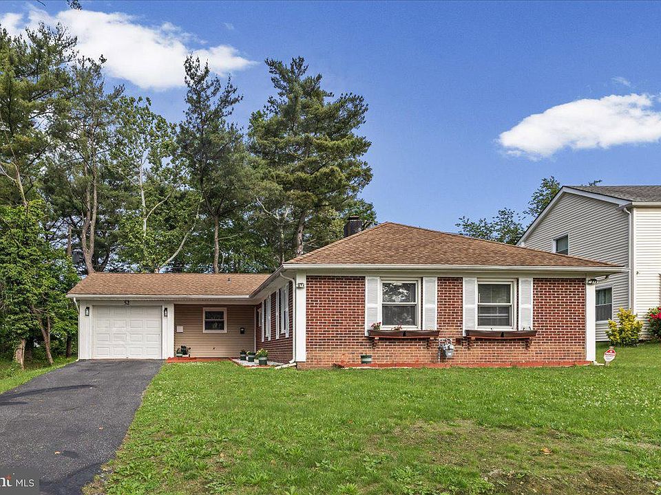 1st image of 52 Pinafore Ln