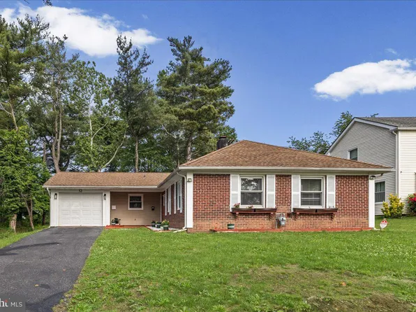 52 Pinafore Ln, Willingboro, NJ 08046