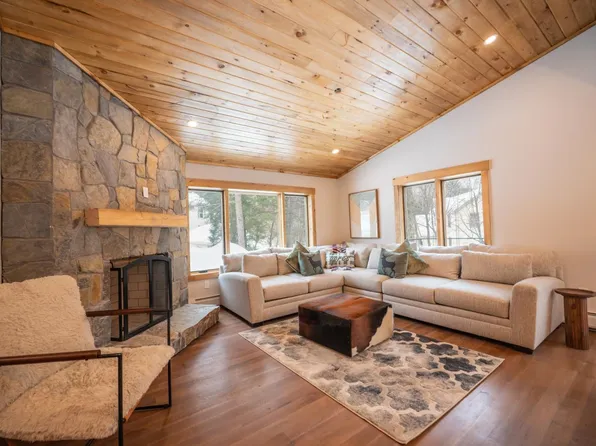 4 Breezy Way, Dover, VT 05356