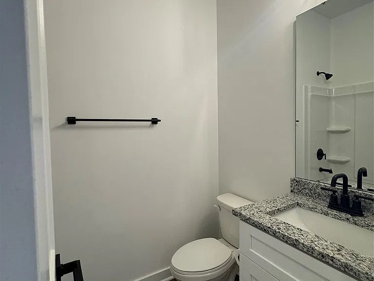 331 E Lowrance Ave — Photo 8