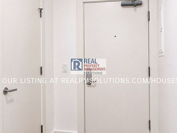 3rd image of 1930 NW Irving St APT 302