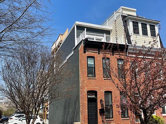 tons of parking. no permit needed. incredible for Riverside and Fed Hill area