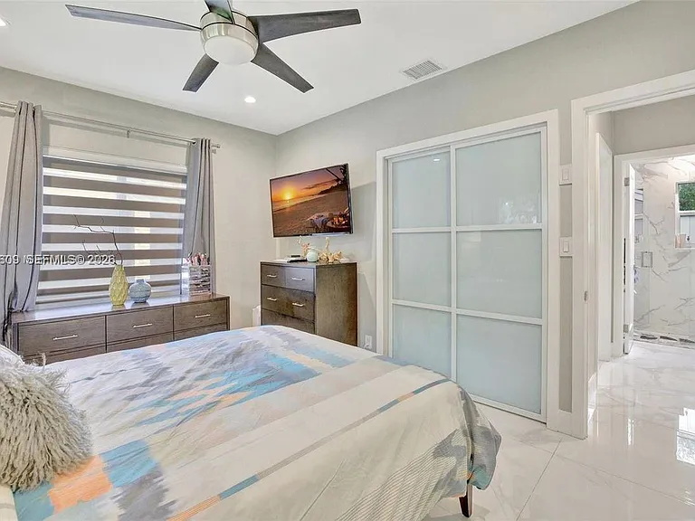828 SW 15th St — Photo 15
