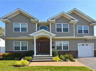 52 Candy Ln, Syosset, NY 11791