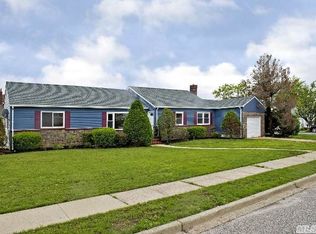 4550 New York Ave, Island Park, NY 11558