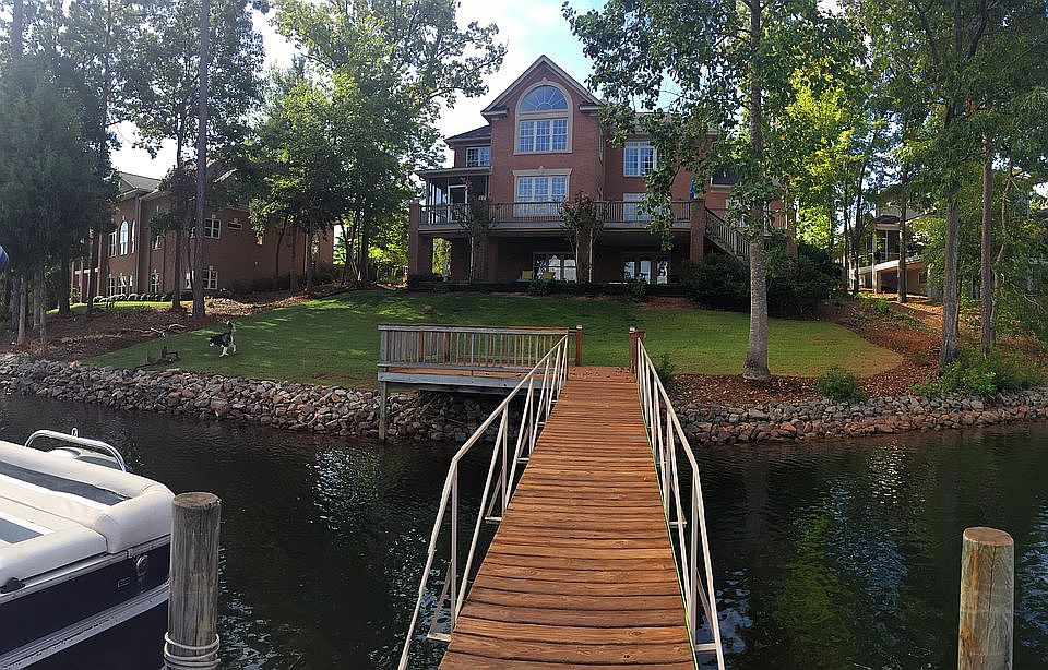 2nd image of 860 Island Point Ln