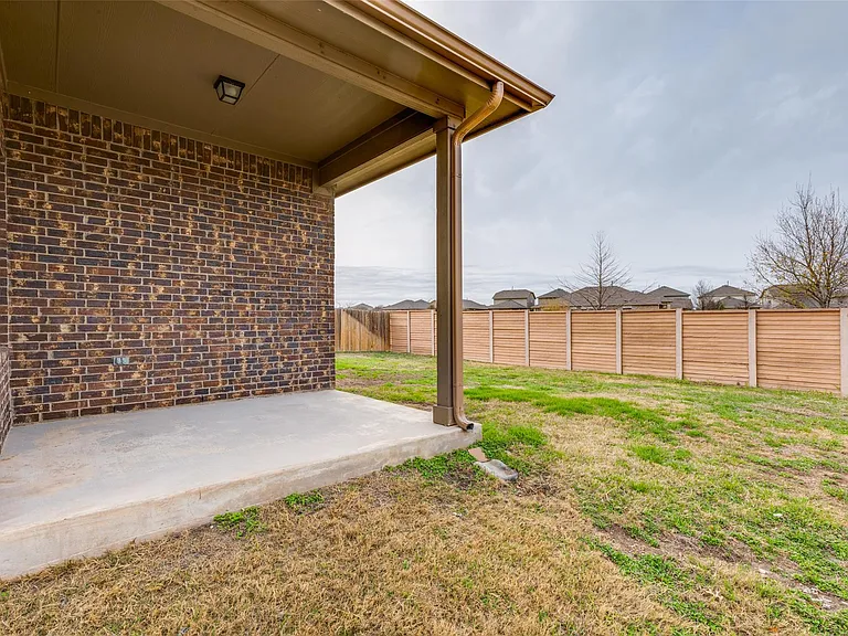 348 Shiner Ln — Photo 34