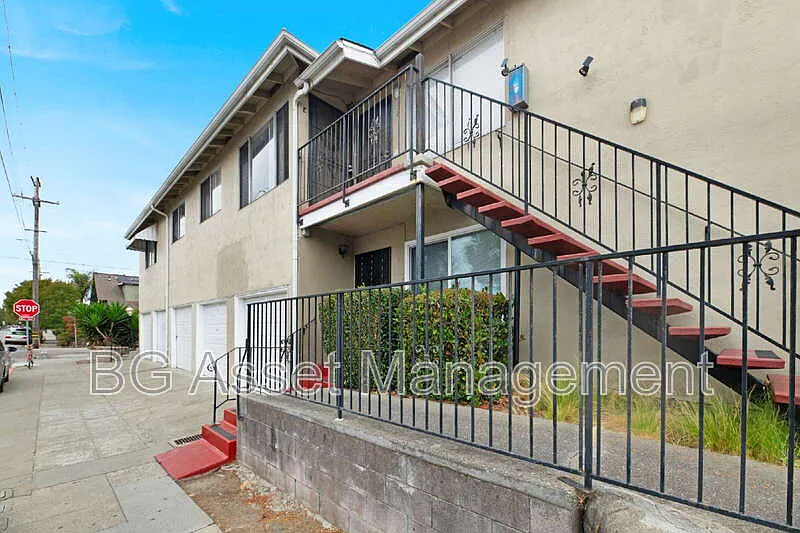 2 bed, 1.0 bath, $2,375 — Photo 2