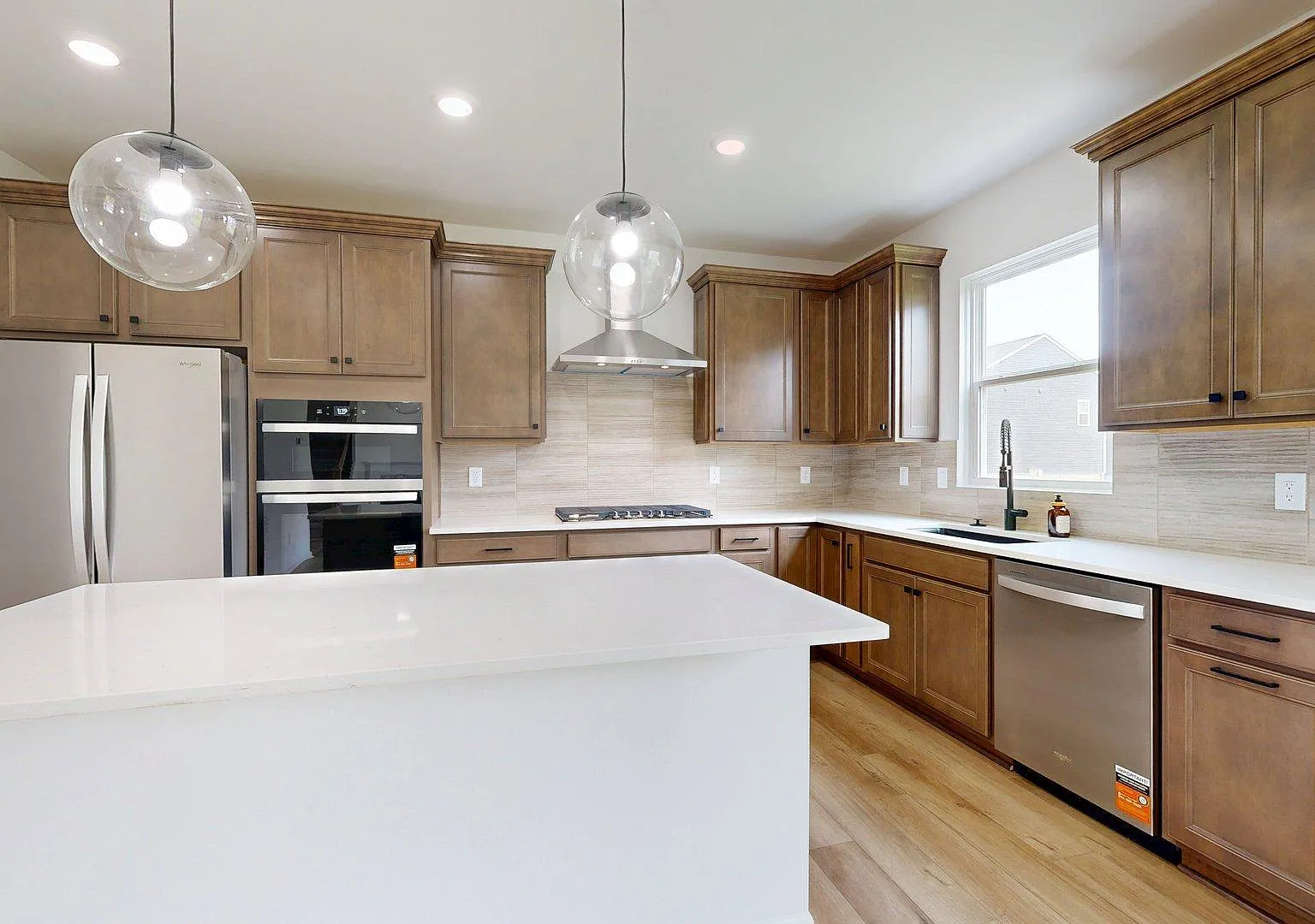 4 bed, 2.5 bath, 2453 sqft, $4,000 — Photo 3