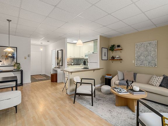 2nd image of 22 Chestnut Pl APT M3