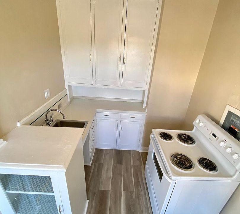 1st image of 3201 Beaumont Ave APT 26