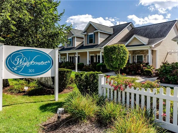 301 W Shore Rd Unit 10, Warwick, RI 02889