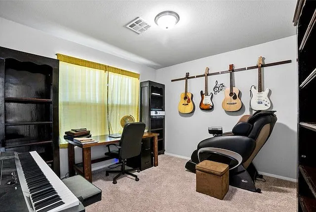 4 bed, 2028 sqft, $2,199 — Photo 2