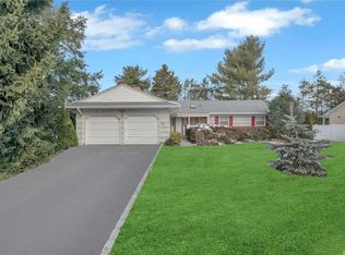 30 Autumn Dr, East Northport, NY 11731