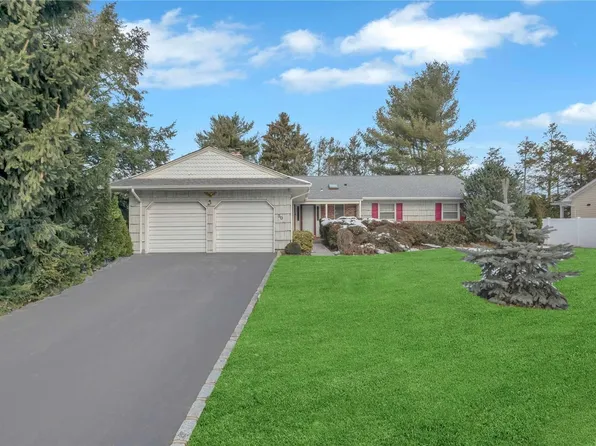 30 Autumn Drive, East Northport, NY 11731