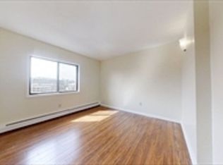 164 Galen St APT 68, Watertown, MA 02472