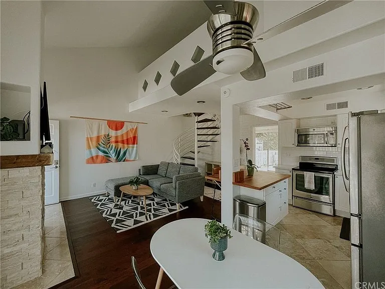 23821 Hillhurst Dr #41 — Photo 3