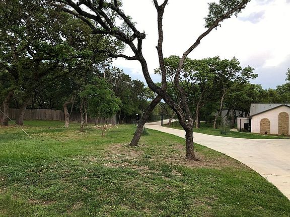 5th image of 216 Village Cir