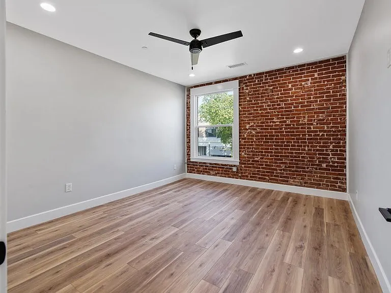 147 S K St #202 — Photo 17