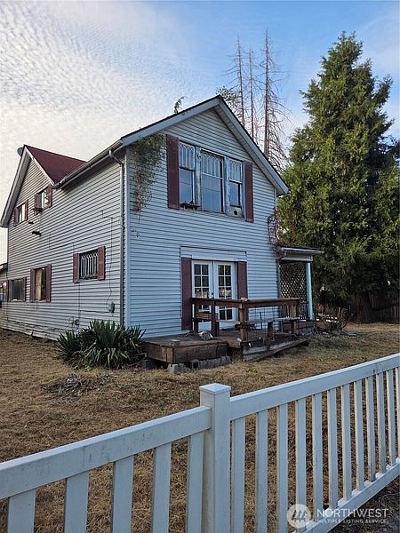 2nd image of 111 Calistoga Street E