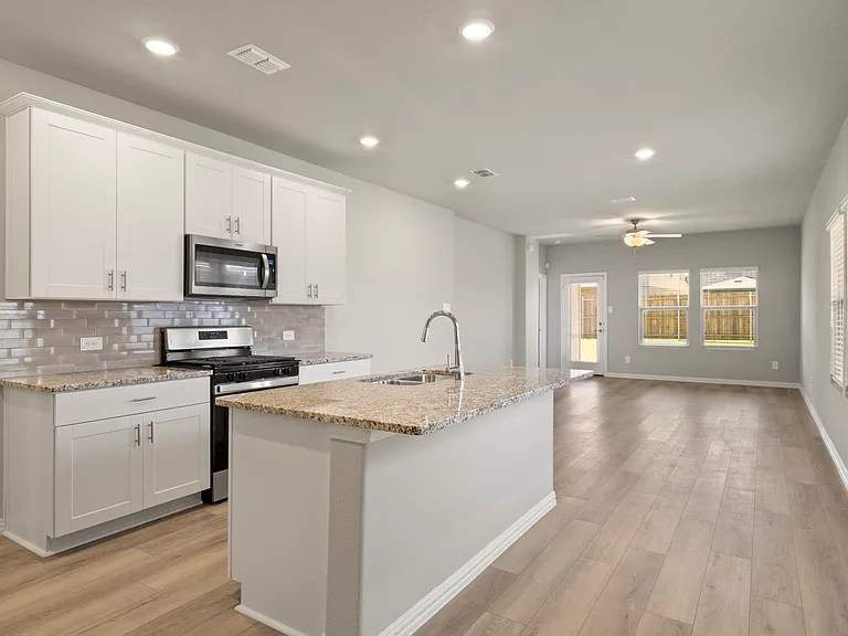 617 McKenna Dr — Photo 3