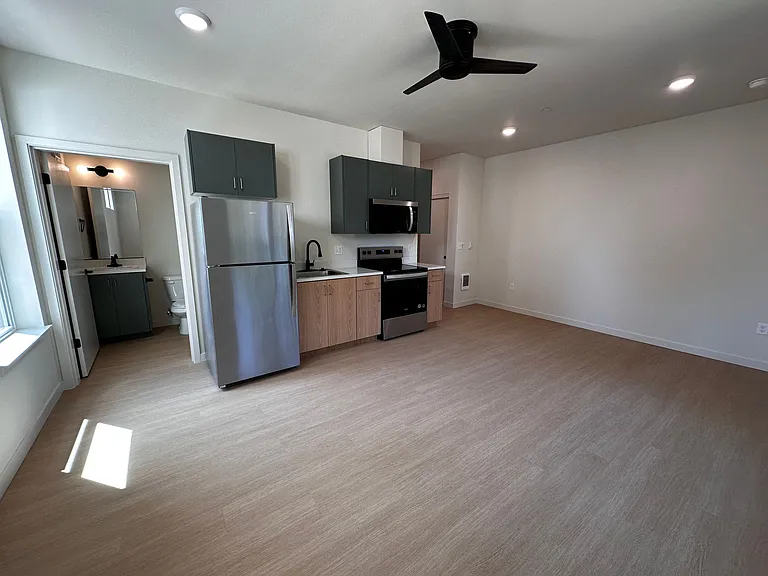 Waller Apartments — Photo 6