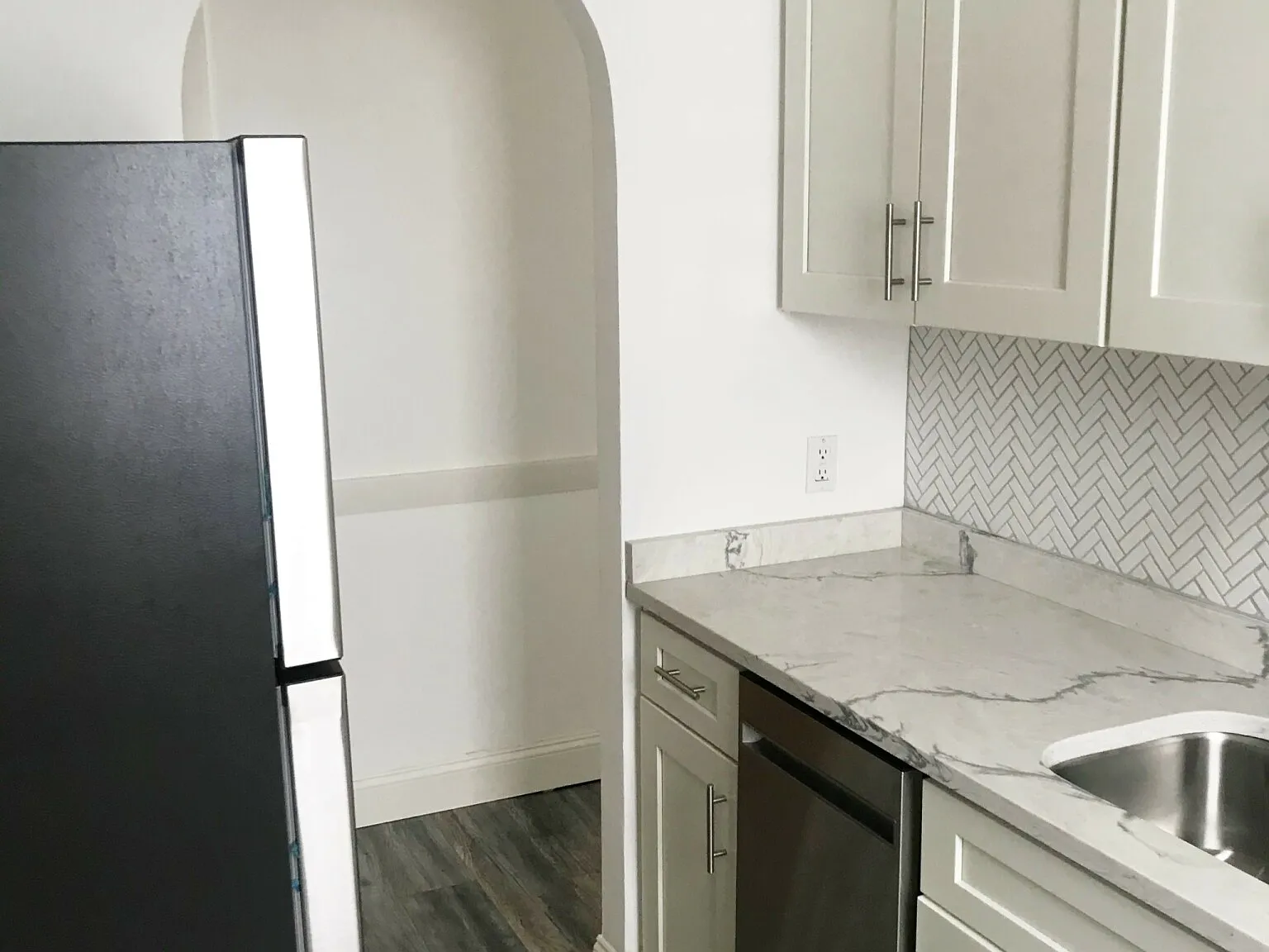 2 bed, 850 sqft, $2,750 — Photo 2