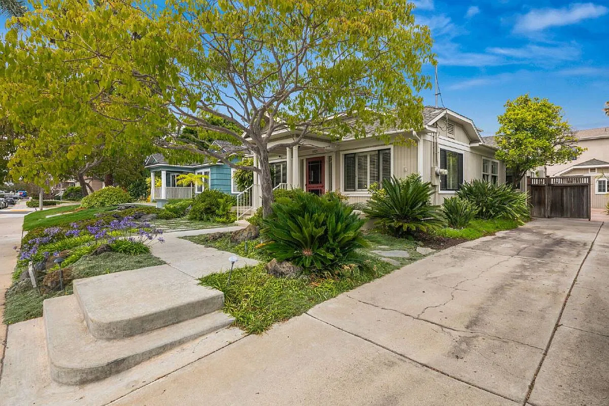 3925 Hawk St in San Diego, CA 92103 — Photo 3