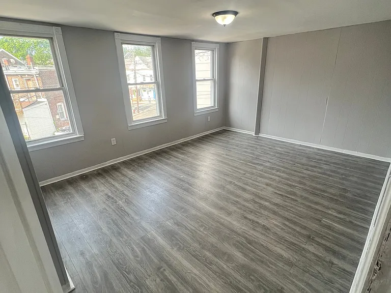 150 Home Ave #B — Photo 8
