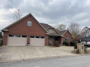 312 Cayuga Dr, Cadiz, KY 42211