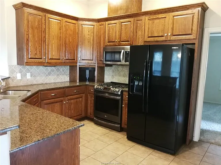3800 Dove Hollow Ln — Photo 5