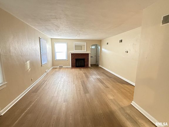 5th image of 2104 Whittier Ave