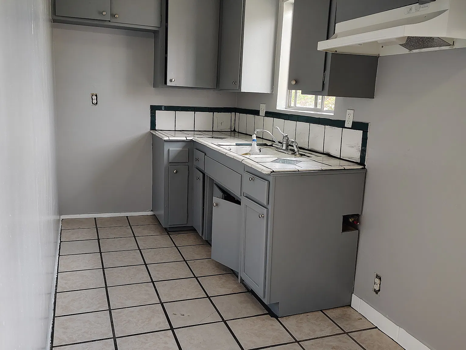 1381 N Mountain View Ave — Photo 3