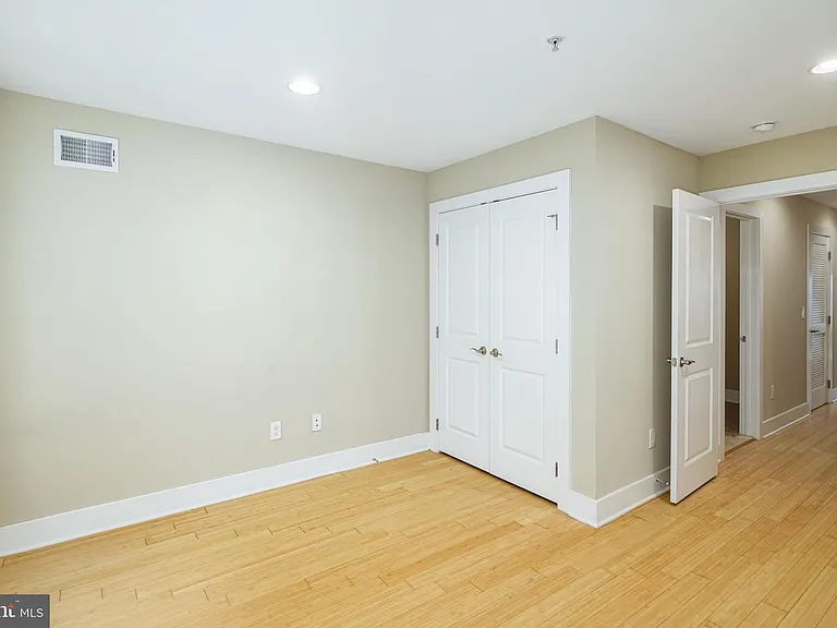 2544 Montrose St — Photo 20