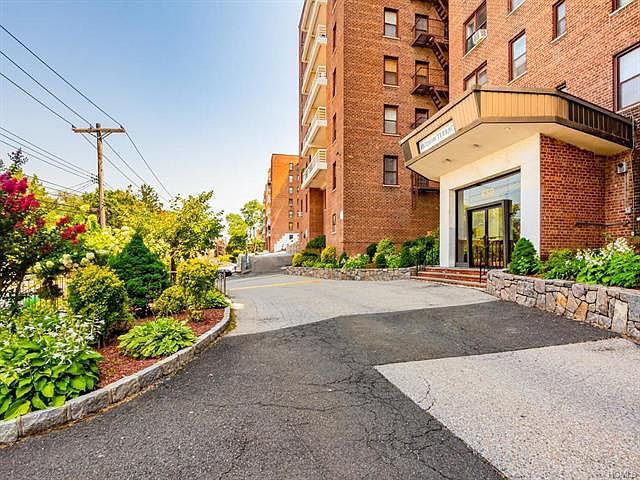 1st image of 650 Warburton Ave APT 4H
