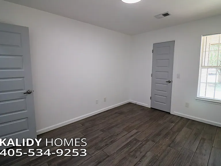 6001 SE 8th St — Photo 17