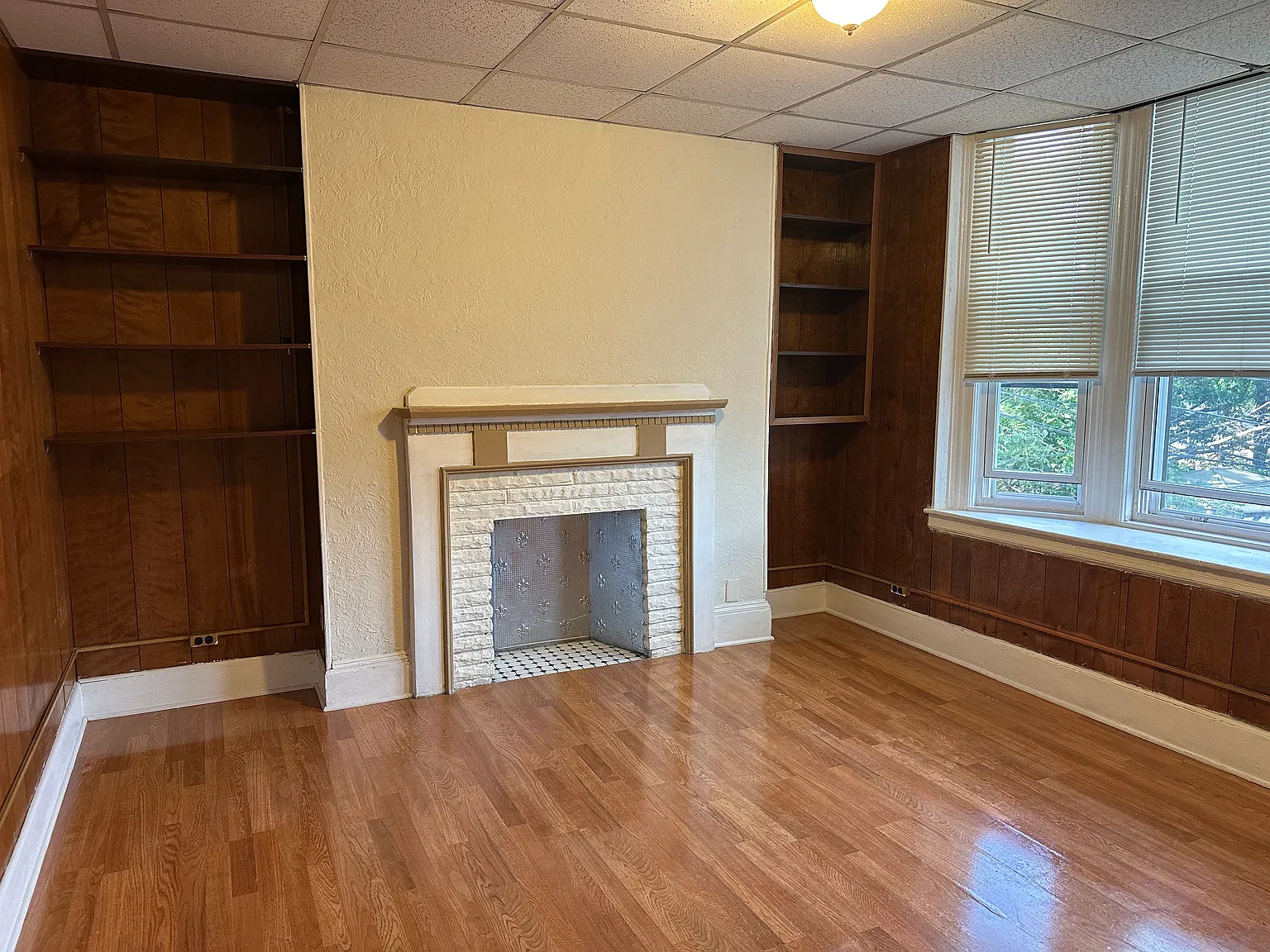 3 bed, 950 sqft, $2,900 — Photo 1