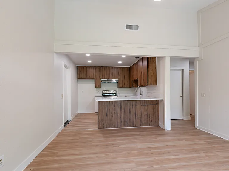 2404 Berrywood Dr — Photo 6
