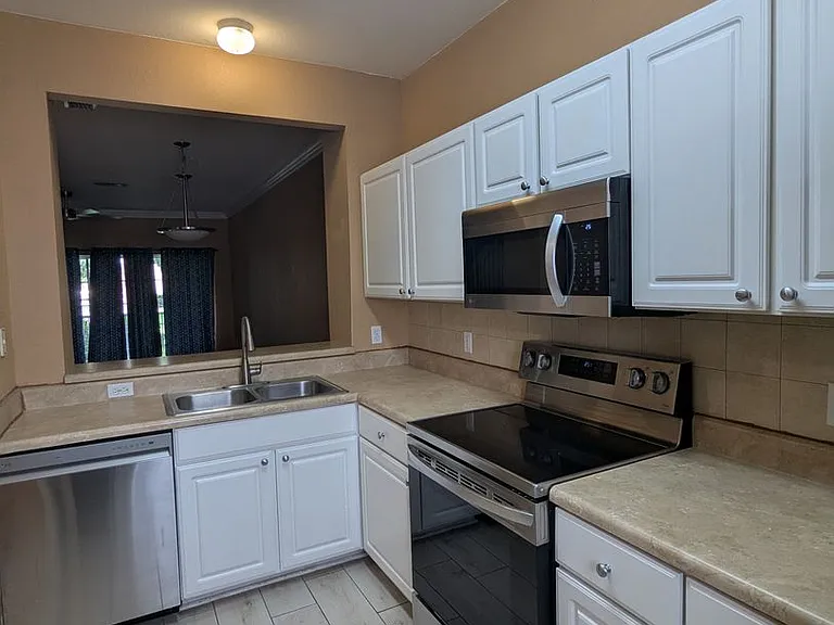 4872 NW 42nd Rd #103 — Photo 4