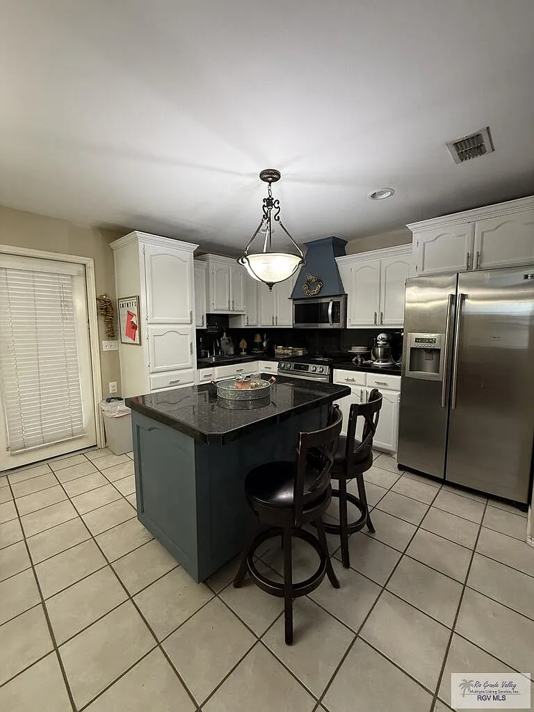 3 bed, 2.0 bath, 1278 sqft, $1,350 — Photo 3