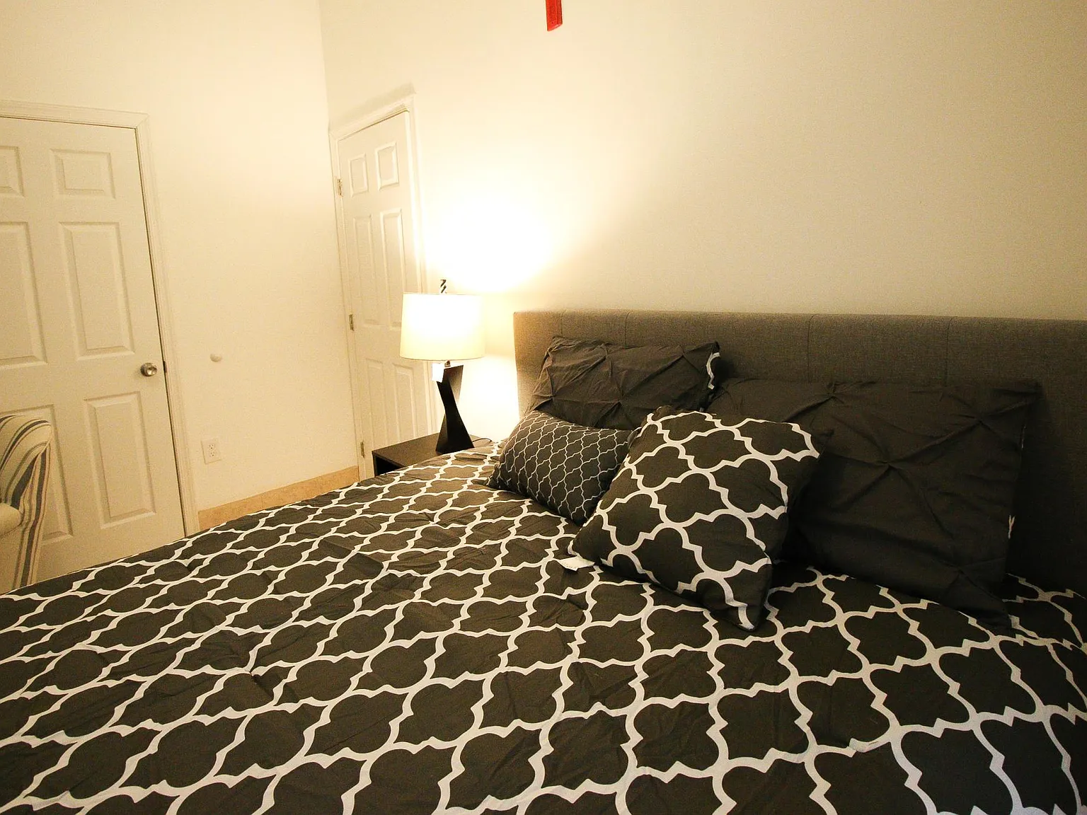 2 bed, 700 sqft, $1,900 — Photo 2
