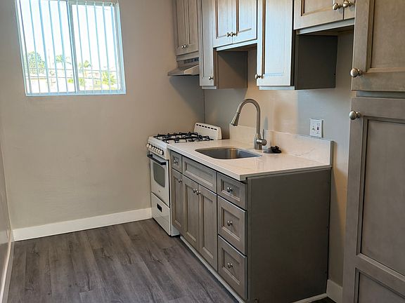 5th image of 12700 Oxford Ave #103