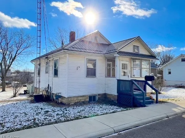 242 McKinley Ave NW, Carrollton, OH 44615