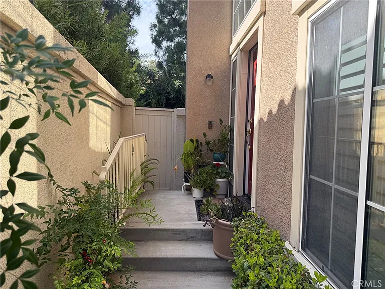 5540 Patricia Way — Photo 4
