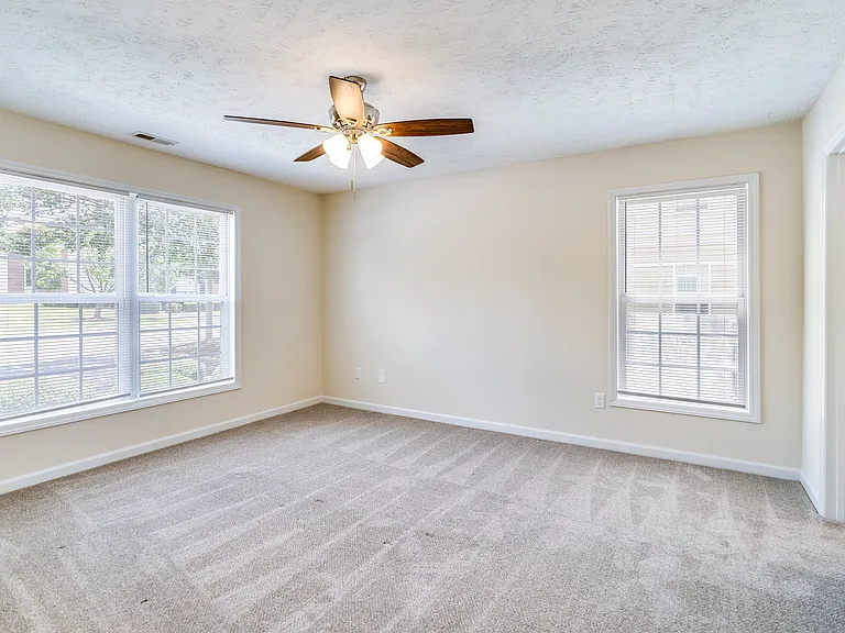Wyndfall Apartments — Photo 9