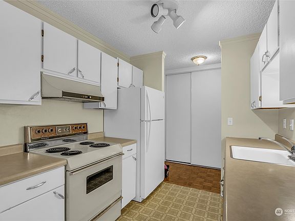 4th image of 10459 S Des Moines Memorial Drive #N405