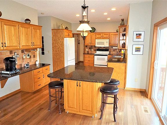 5th image of 2625 Manning Ave N